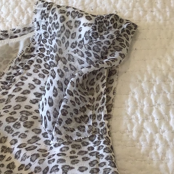 Gray Leopard Print Sleeveless Top - Picture 3 of 5